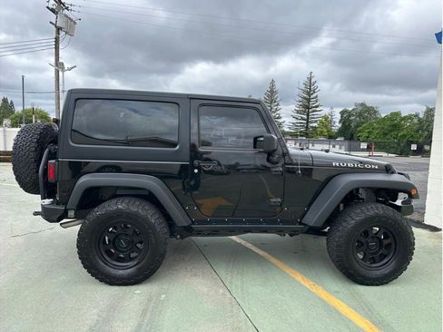 Used 2017 Jeep Wrangler Rubicon w/ Power Convenience Group AWD/4WD image 5