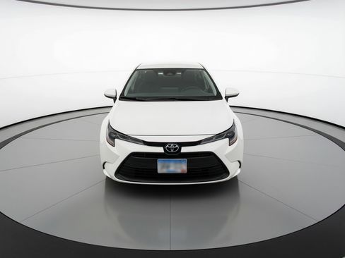 Used 2025 Toyota Corolla LE FWD image 2