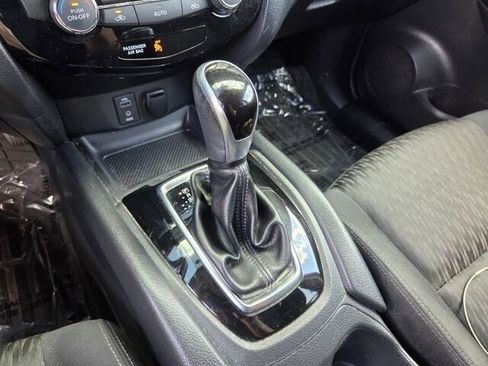 Used 2017 Nissan Rogue SV w/ SV Premium Package FWD image 17