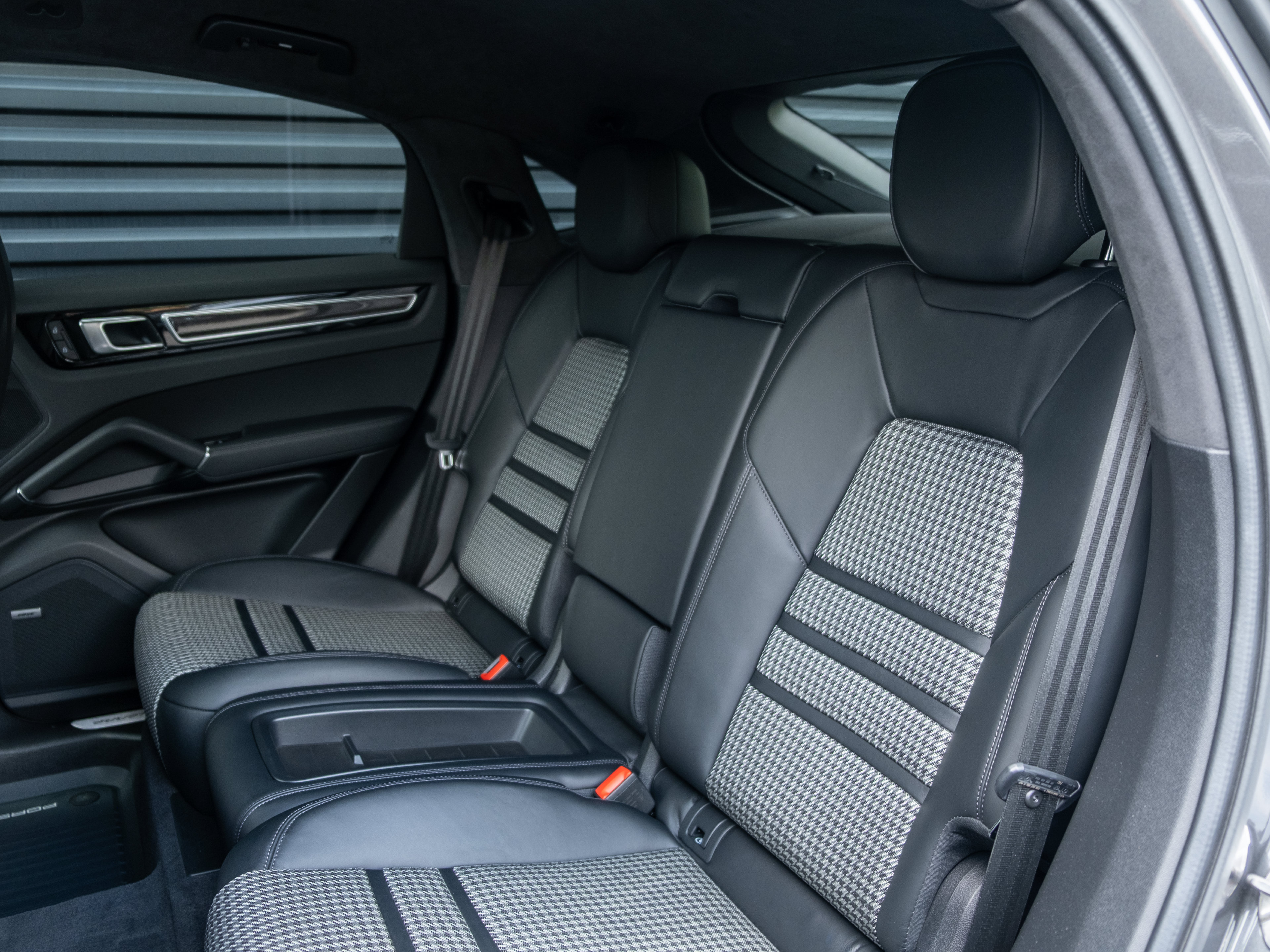 Certified 2022 Porsche Cayenne S AWD/4WD image 37