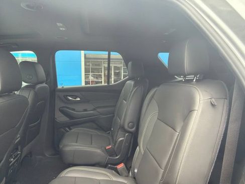 Used 2023 Chevrolet Traverse LT w/ LT Premium Package FWD image 11