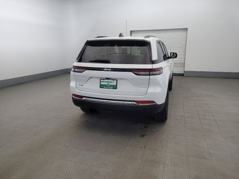 Used 2023 Jeep Grand Cherokee 4WD 4xe image 7