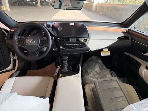 New 2025 Lexus ES 350 w/ Premium Package image 7