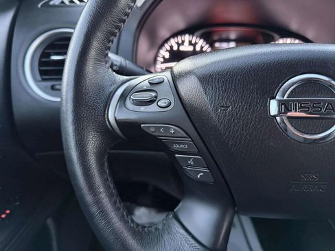 Used 2018 Nissan Pathfinder SV image 29