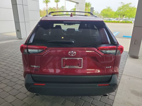 Used 2023 Toyota RAV4 XLE Premium image 5