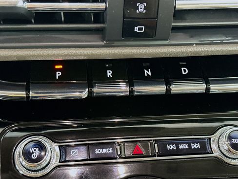 Used 2022 Lincoln Corsair FWD w/ Premium Package image 18