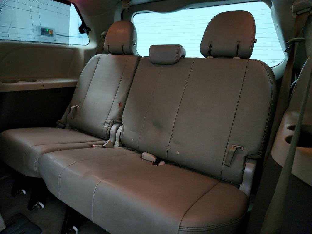 Used 2015 Toyota Sienna XLE FWD image 24
