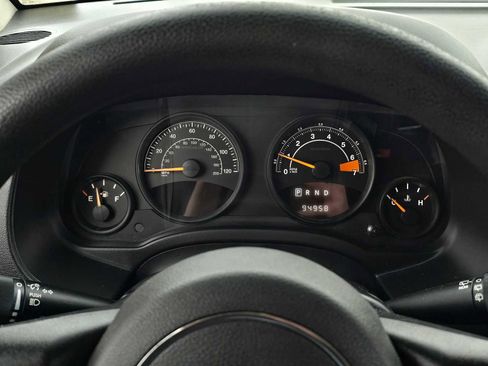 Used 2015 Jeep Compass Sport image 28