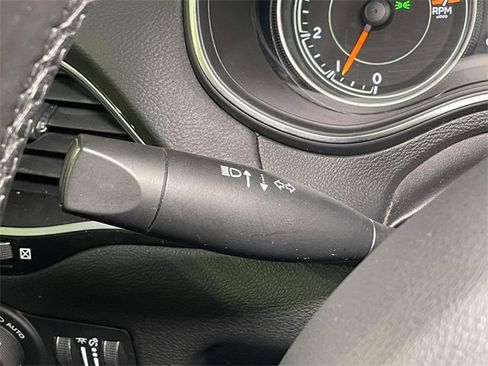 Used 2020 Jeep Cherokee Latitude Plus image 38