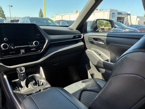 Used 2024 Toyota Highlander XSE FWD image 38