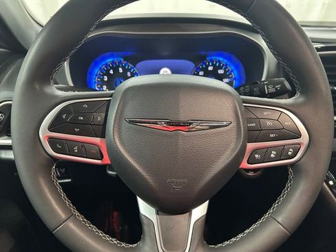 Used 2025 Chrysler Pacifica Select FWD image 18