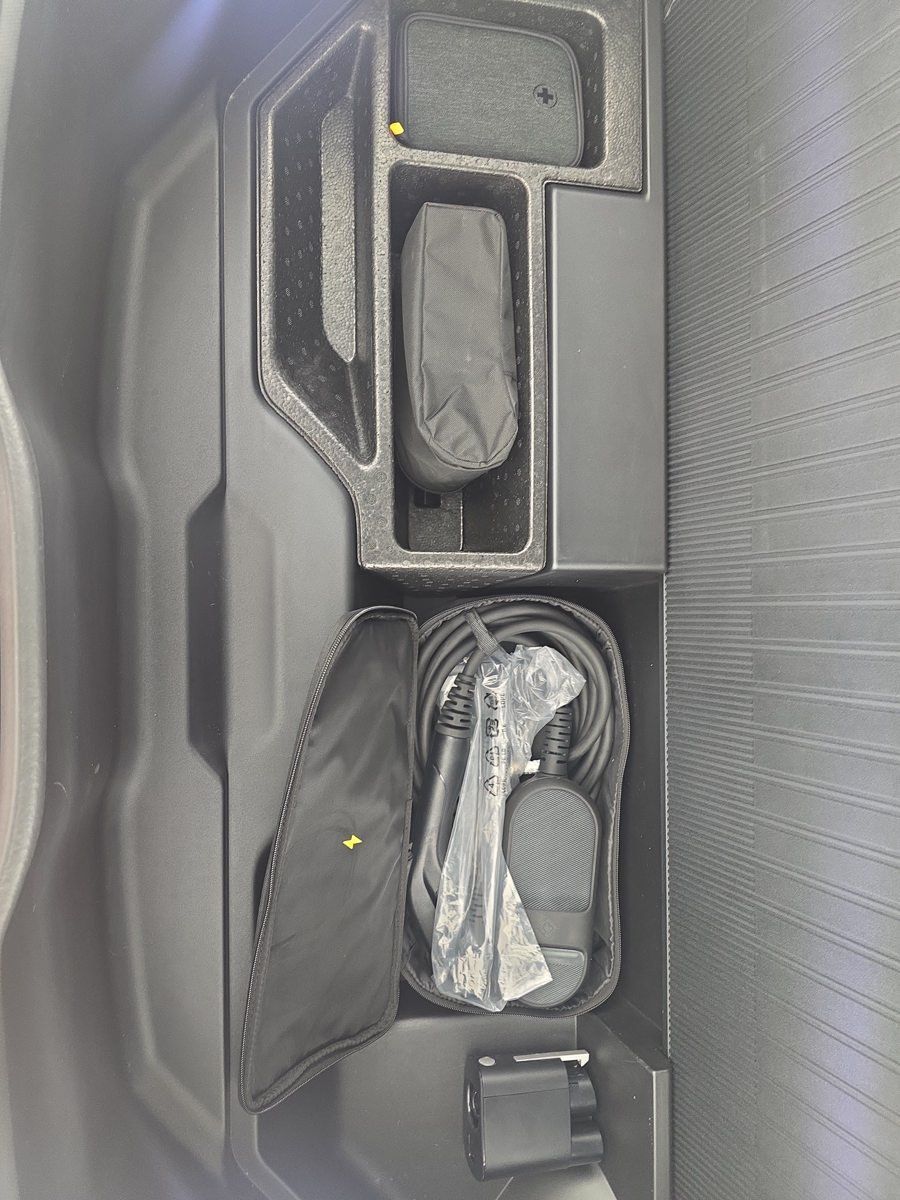 Used 2025 Rivian R1S Adventure Dual AWD/4WD image 14