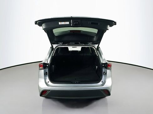 Used 2024 Toyota Highlander LE image 28