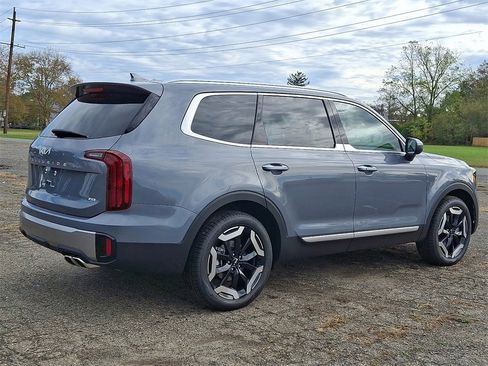 New 2025 Kia Telluride S image 4
