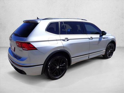 Used 2022 Volkswagen Tiguan SE R-Line AWD/4WD image 4