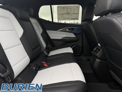 New 2026 Chevrolet Equinox EV LT image 26