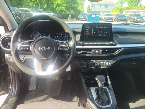 Certified 2023 Kia Forte LXS w/ LXS Technology Package FWD image 11