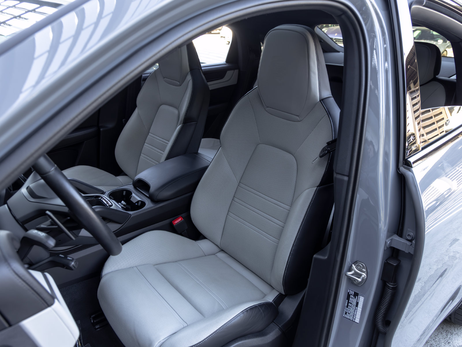 Certified 2024 Porsche Cayenne Coupe AWD/4WD image 5