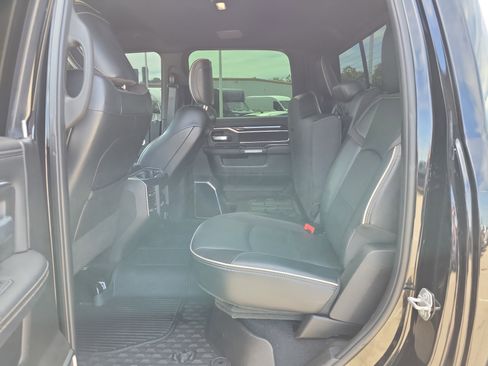 Used 2019 RAM 2500 Laramie w/ Black Appearance Package AWD/4WD image 12