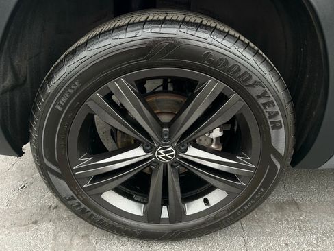 Used 2022 Volkswagen Atlas Cross Sport SEL R-Line image 30