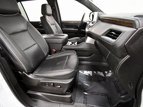 Used 2023 Chevrolet Suburban Premier image 18