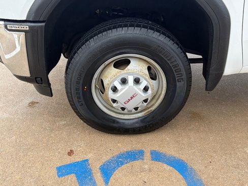 Used 2024 GMC Sierra 3500 Pro w/ Convenience Package image 4