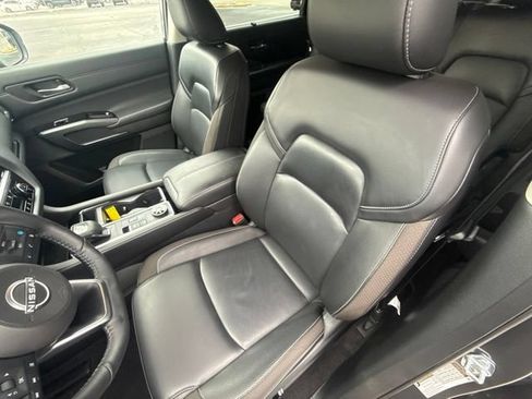 Used 2024 Nissan Pathfinder SL AWD/4WD image 25