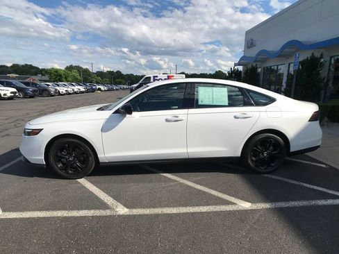 Certified 2025 Honda Accord SE image 7