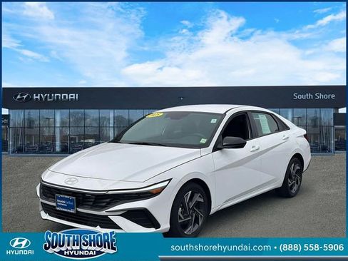 Certified 2025 Hyundai Elantra Sport FWD image 4