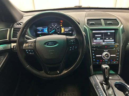 Used 2016 Ford Explorer Sport AWD/4WD image 3