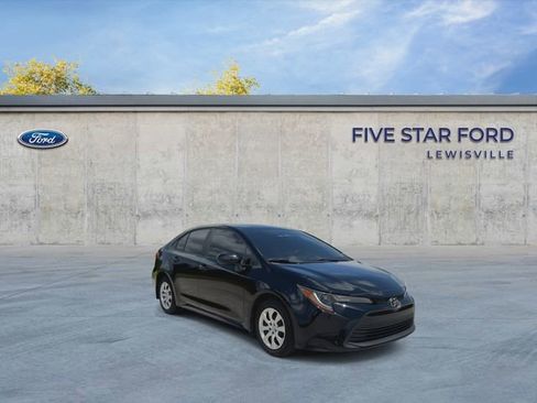 Used 2025 Toyota Corolla LE FWD image 2