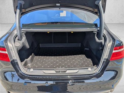 Used 2018 Jaguar XE Premium RWD image 6
