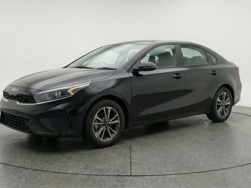 Used 2024 Kia Forte LXS FWD image 3