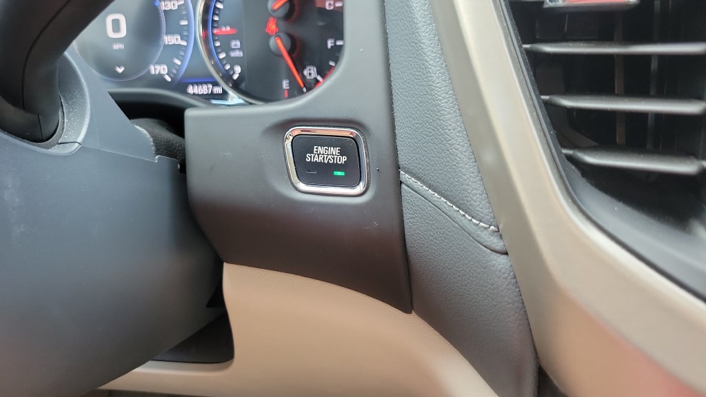 Used 2021 GMC Acadia Denali w/ Denali Technology Package FWD image 24