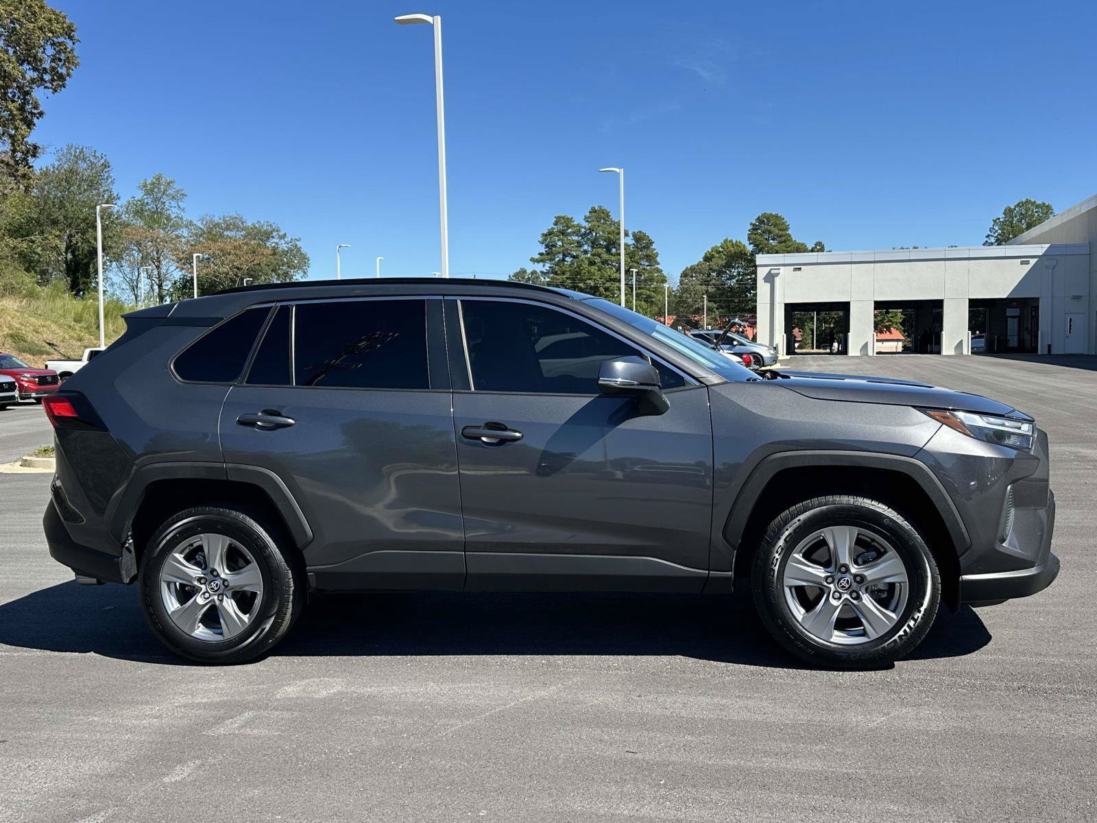 Used 2022 Toyota RAV4 XLE FWD image 26