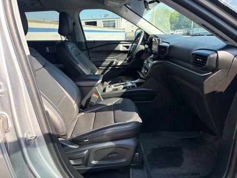 Used 2022 Ford Explorer XLT w/ Class IV Trailer Tow Package AWD/4WD image 24