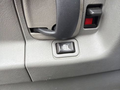 Used 2011 Chevrolet Express 1500 w/ Power Package RWD image 10