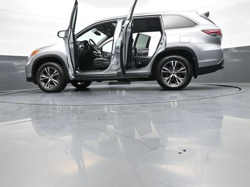 Certified 2016 Toyota Highlander XLE AWD/4WD image 51
