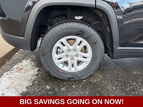 New 2025 Jeep Grand Cherokee Laredo image 12