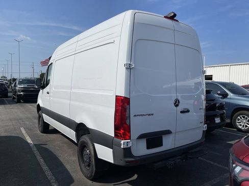 Used 2024 Mercedes-Benz Sprinter 2500 image 5