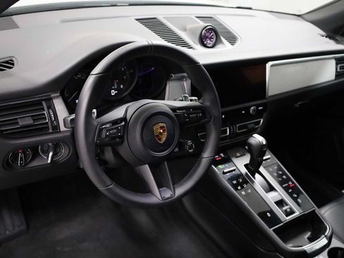 Certified 2026 Porsche Macan AWD/4WD image 4