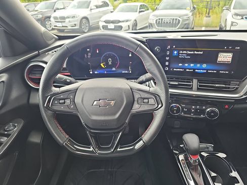 Used 2024 Chevrolet Trax RS w/ Sunroof Package FWD image 13