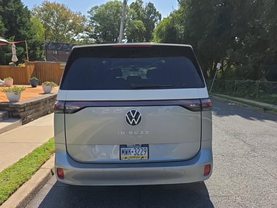 Certified 2025 Volkswagen ID. Buzz Pro S Plus RWD image 8