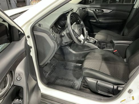 Used 2020 Nissan Rogue S image 3