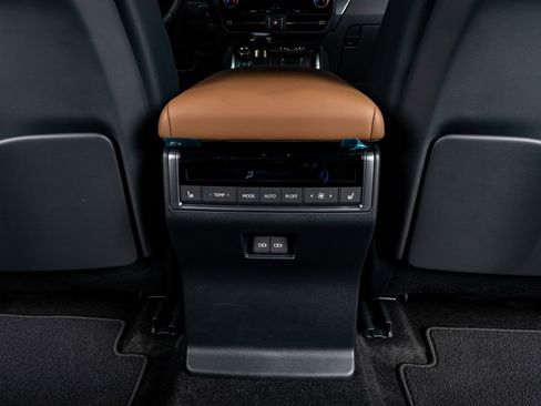 Used 2025 Lexus GX 550 w/ Cold Area Package image 33