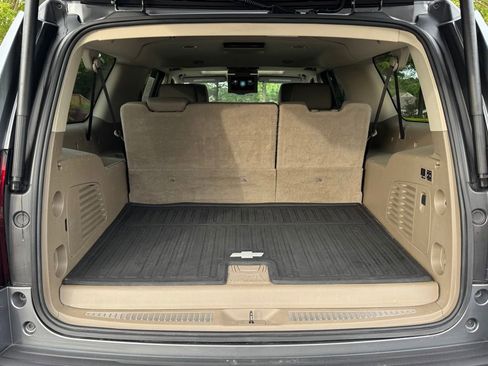 Used 2020 Chevrolet Suburban LT AWD/4WD image 18