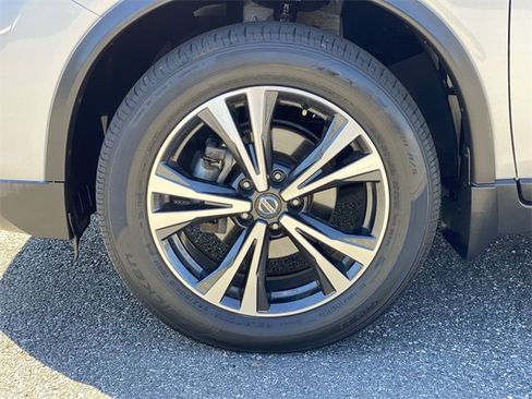 Certified 2020 Nissan Rogue SV w/ Sun & Sound Touring Package image 10