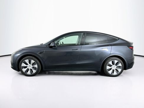 Used 2024 Tesla Model Y Long Range AWD/4WD image 4