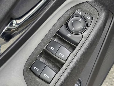 Used 2024 Chevrolet Equinox LT FWD image 33