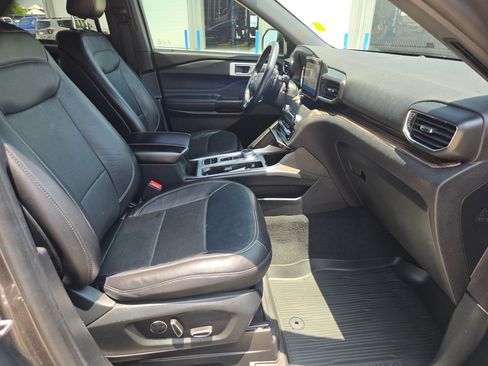 Used 2020 Ford Explorer Limited RWD image 25